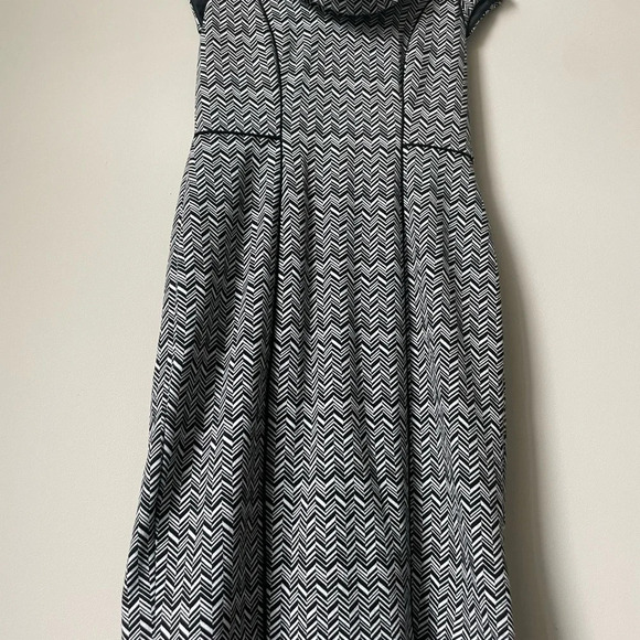 White House Black Market Chevron Striped Cowl Neck Sheath Dress Cap Sleeve Sz 10 - Picture 2 of 6